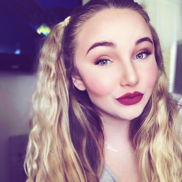 Meet your Posher, Emilee - Picture 1 of 1